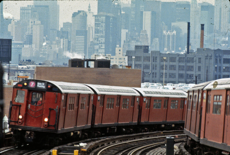Illustration for article titled 37 Rare and Beautiful Images of the NYC Subway in the 1980s